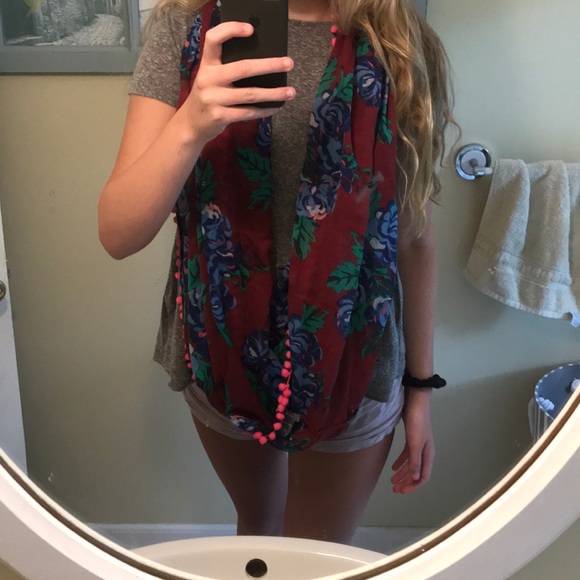 American Eagle Outfitters Accessories - BRAND NEW WOT American Eagle Floral Infinity Scarf